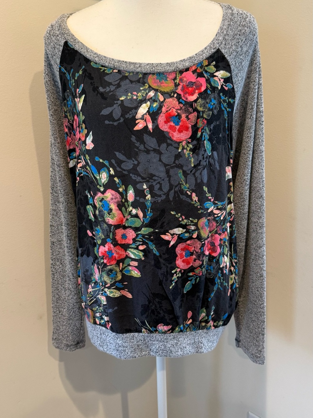 Kut from the Kloth Black Floral Front Panel Raglan Sweatshirt with Gray Sleeves